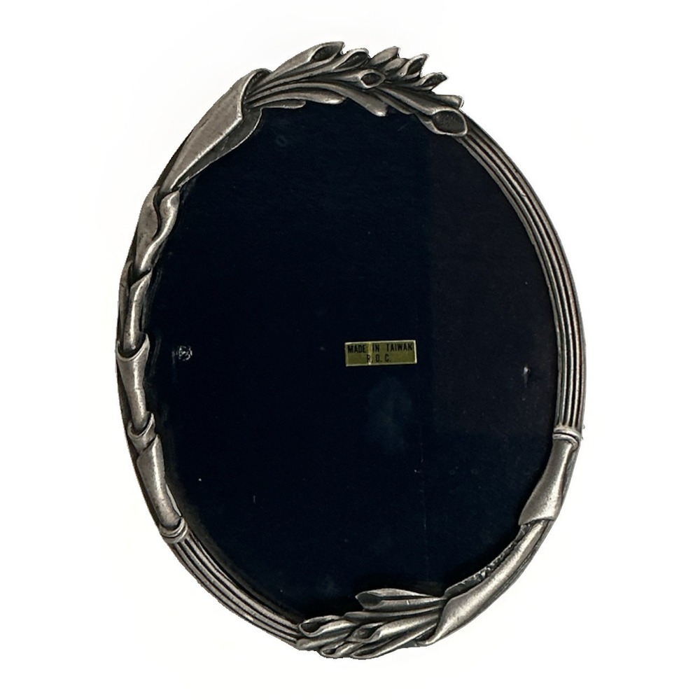 Vintage Pewter Oval Picture Frame With Wire Easel Made In Taiwan 6" x 4.5"